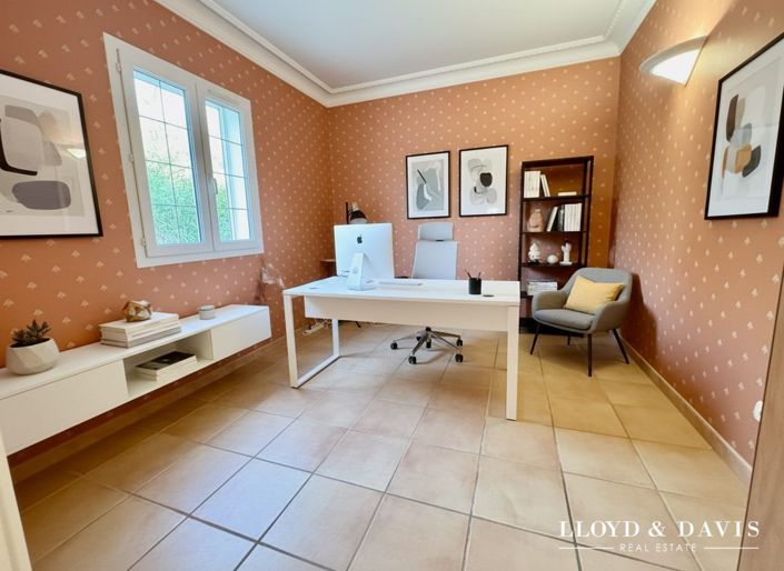 Image No.8-4 Bed House for sale
