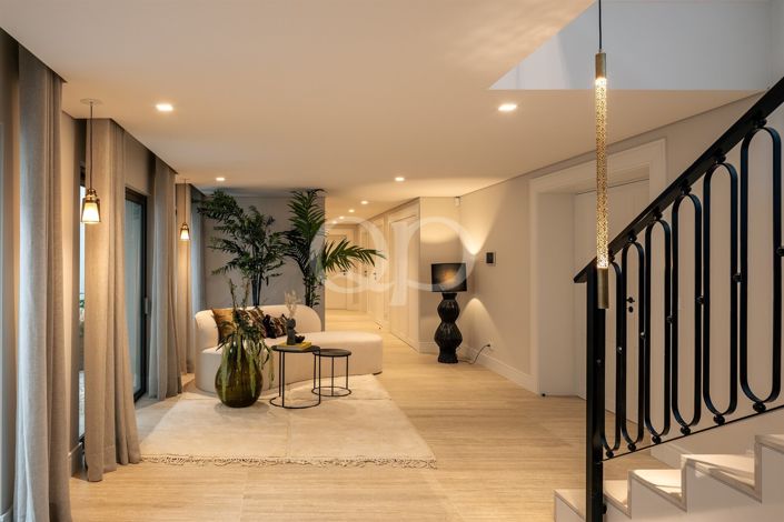 Image No.27-6 Bed House for sale