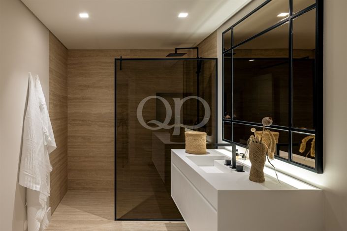Image No.36-6 Bed House for sale