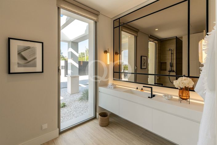 Image No.41-6 Bed House for sale