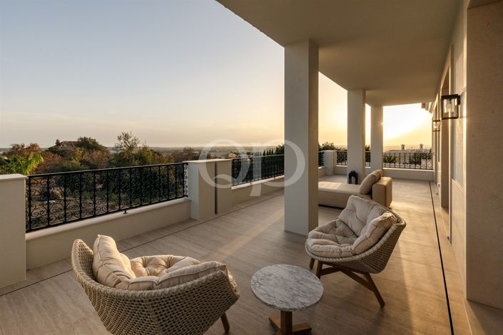 Image No.8-6 Bed House for sale