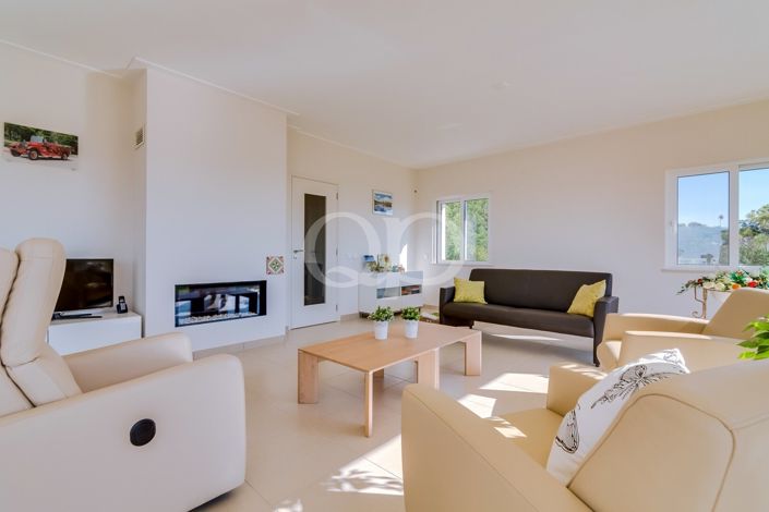 Image No.18-3 Bed House for sale