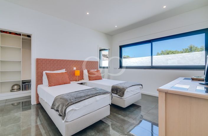 Image No.10-4 Bed House for sale