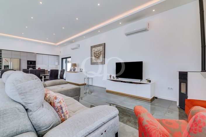 Image No.14-4 Bed House for sale