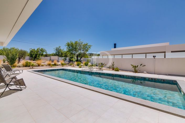 Image No.22-4 Bed House for sale