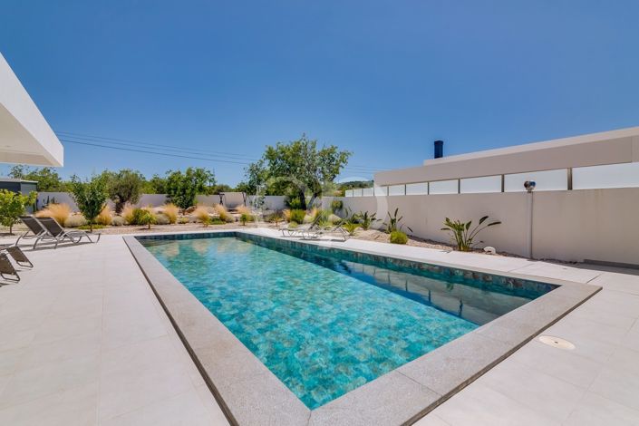 Image No.24-4 Bed House for sale