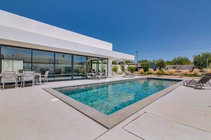 Image No.26-4 Bed House for sale