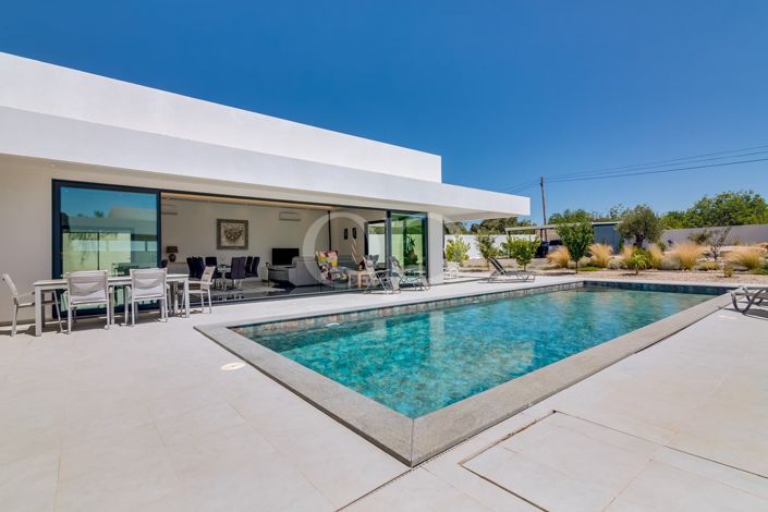 Image No.3-4 Bed House for sale