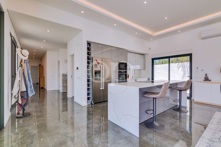 Image No.32-4 Bed House for sale