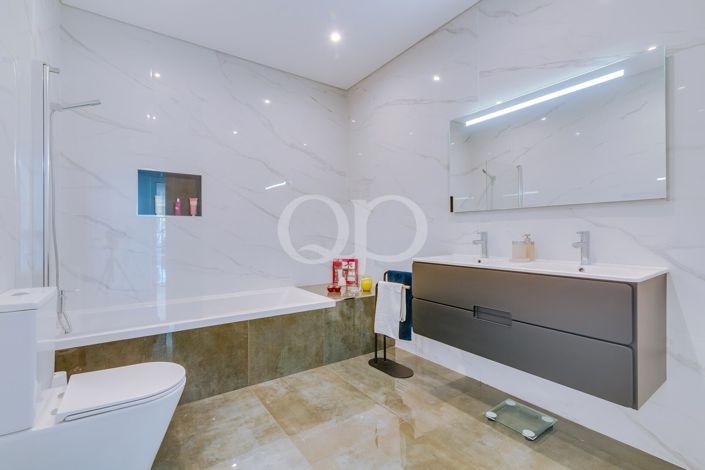 Image No.34-4 Bed House for sale