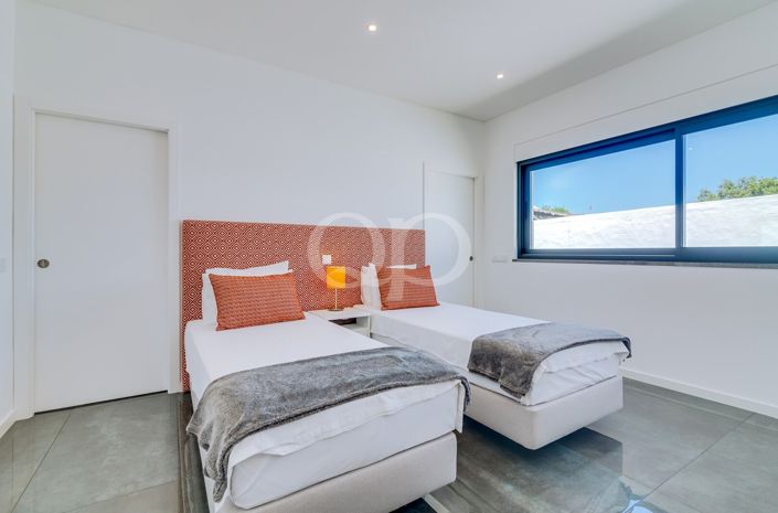 Image No.38-4 Bed House for sale