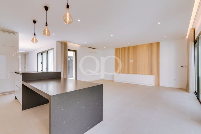 Image No.17-3 Bed Apartment for sale