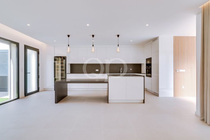 Image No.21-3 Bed Apartment for sale