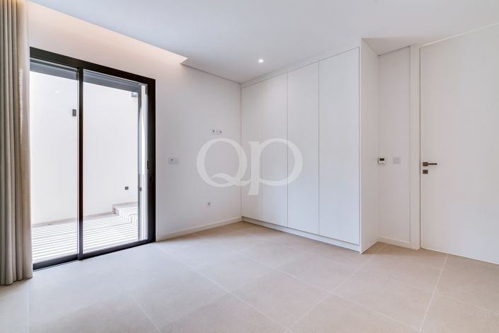 Image No.35-3 Bed Apartment for sale