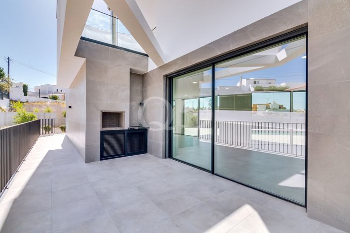 Image No.17-4 Bed House for sale