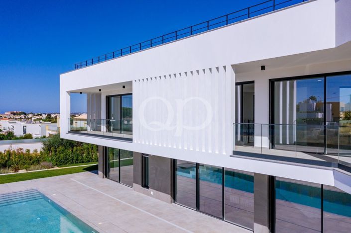 Image No.24-4 Bed House for sale