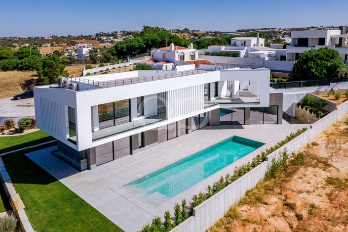 Image No.27-4 Bed House for sale