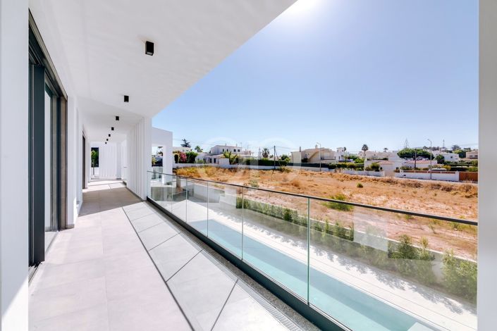 Image No.31-4 Bed House for sale