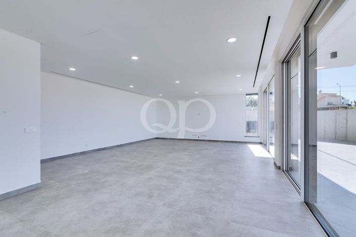 Image No.37-4 Bed House for sale