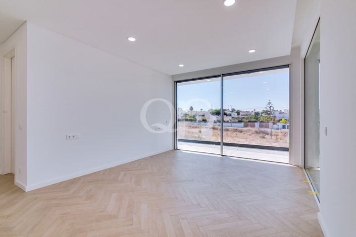 Image No.48-4 Bed House for sale