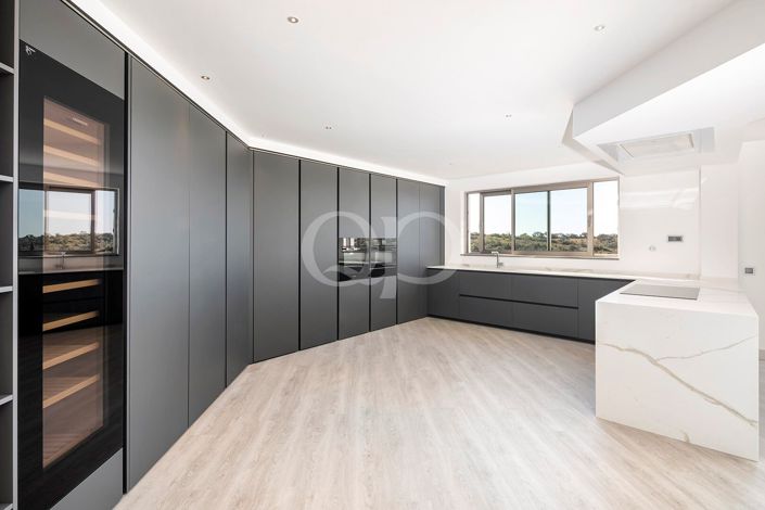 Image No.15-4 Bed House for sale