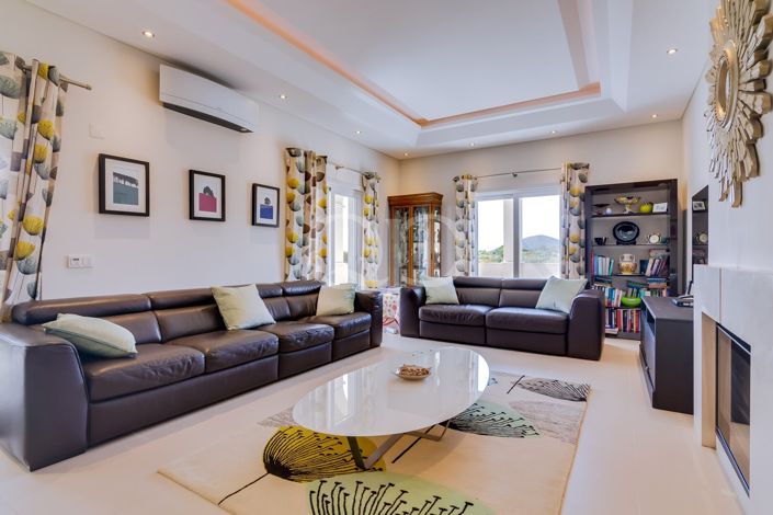 Image No.12-4 Bed House for sale