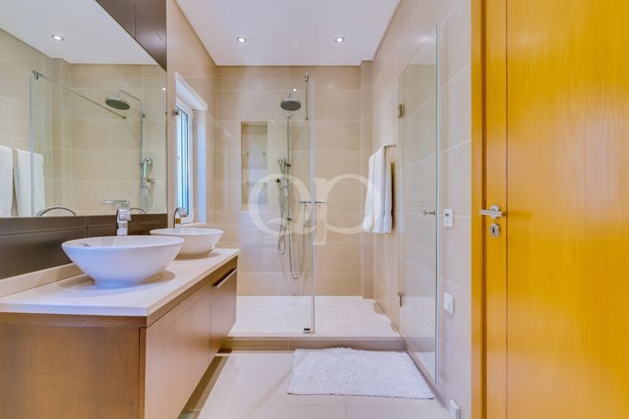Image No.40-4 Bed House for sale