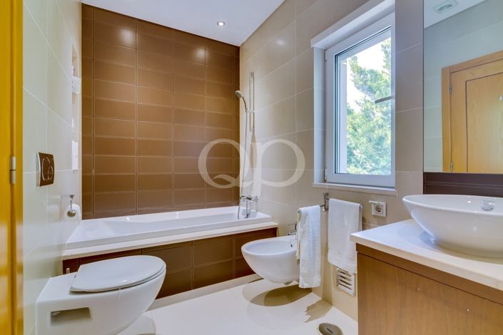 Image No.41-4 Bed House for sale