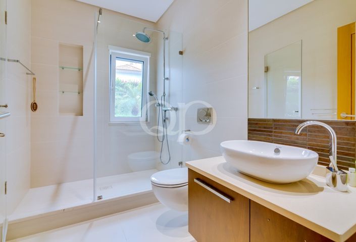 Image No.8-4 Bed House for sale