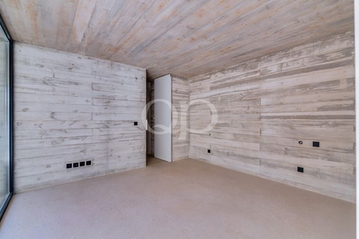 Image No.45-4 Bed House for sale