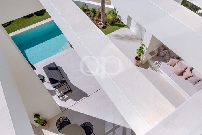Image No.20-4 Bed House for sale