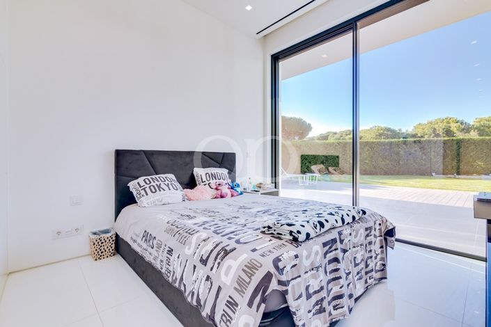 Image No.34-4 Bed House for sale