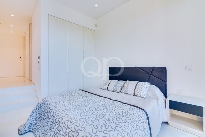 Image No.35-4 Bed House for sale