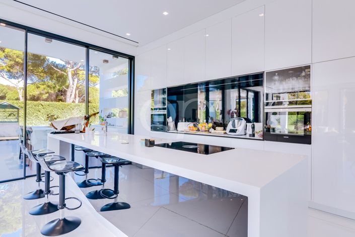 Image No.4-4 Bed House for sale