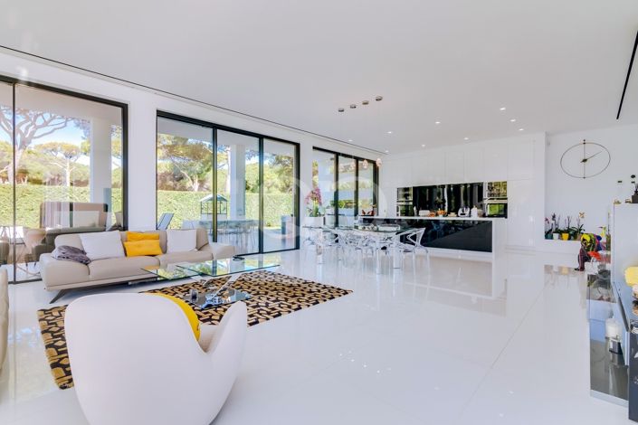 Image No.40-4 Bed House for sale