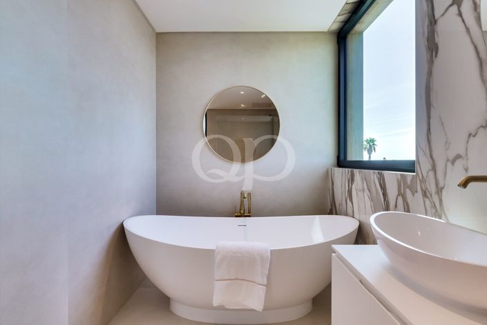 Image No.19-4 Bed House for sale