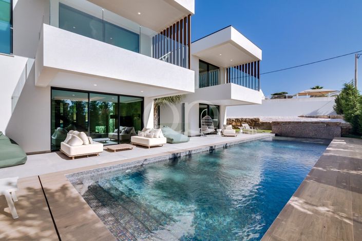 Image No.25-4 Bed House for sale
