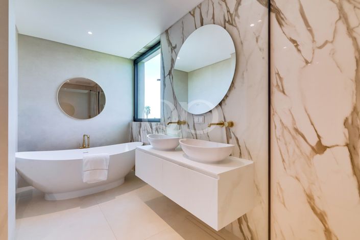 Image No.35-4 Bed House for sale