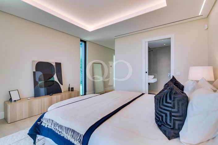Image No.44-4 Bed House for sale