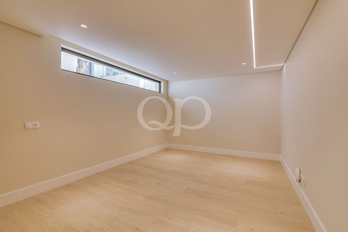 Image No.47-4 Bed House for sale