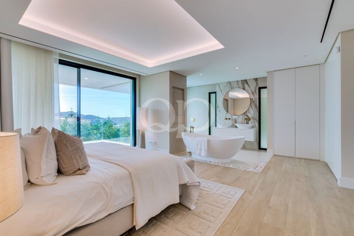 Image No.8-4 Bed House for sale