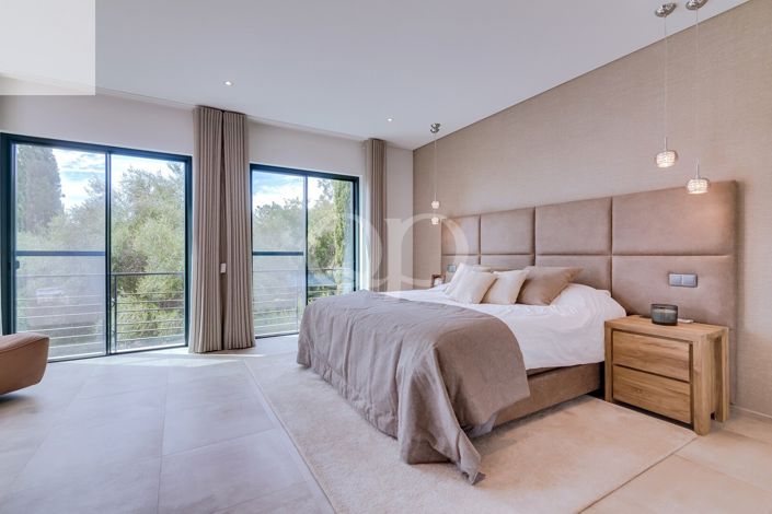 Image No.25-4 Bed House for sale
