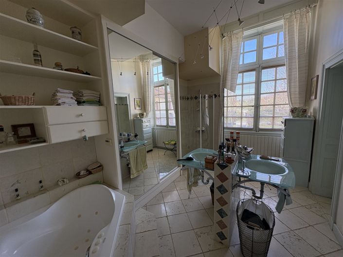 Image No.19-12 Bed Property for sale