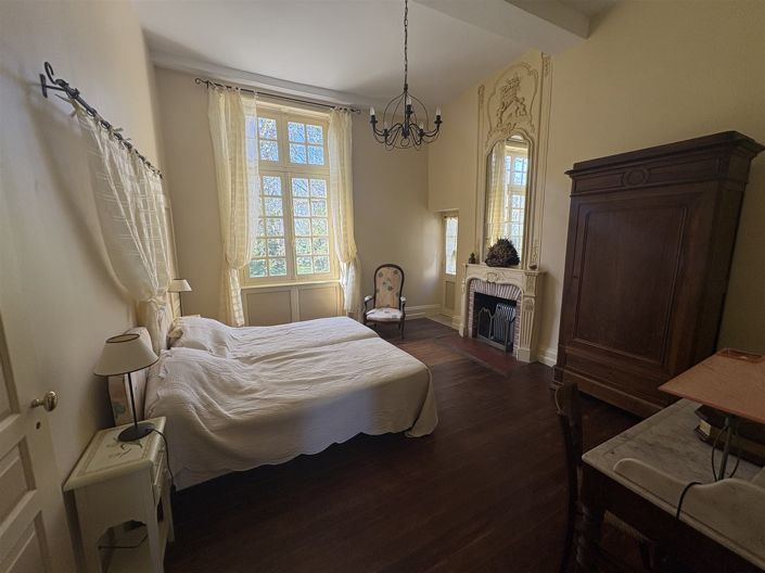 Image No.21-12 Bed Property for sale