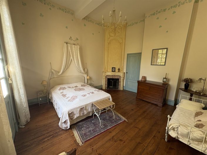 Image No.22-12 Bed Property for sale