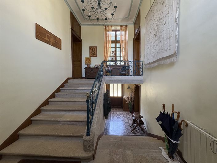 Image No.3-12 Bed Property for sale