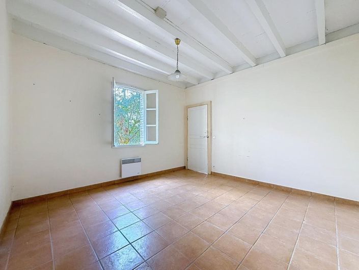 Image No.10-3 Bed House for sale