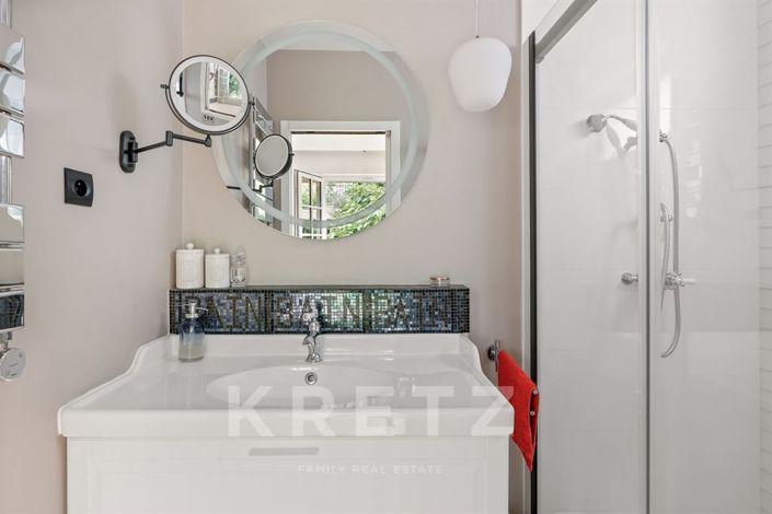 Image No.11-6 Bed House for sale