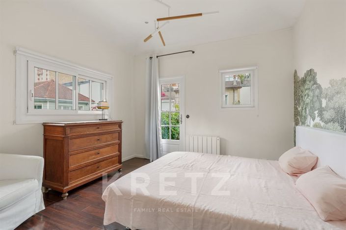Image No.14-6 Bed House for sale
