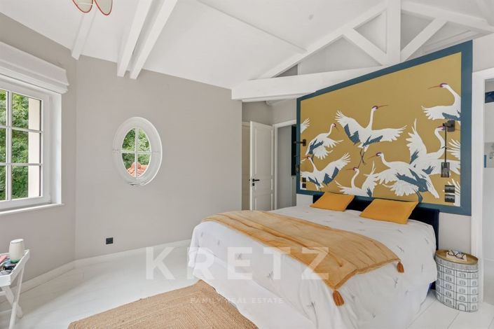 Image No.8-6 Bed House for sale